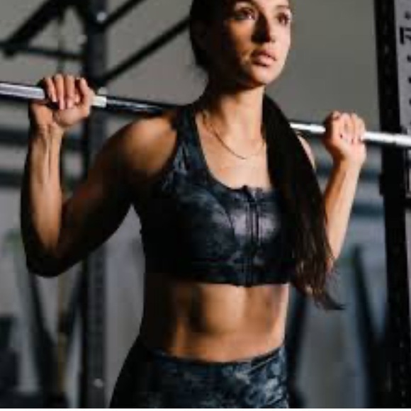 ZYIA 2 Piece Set Active Gray Stonewashed 7/8 Tight Leggings and Sports Bra - Picture 4 of 15